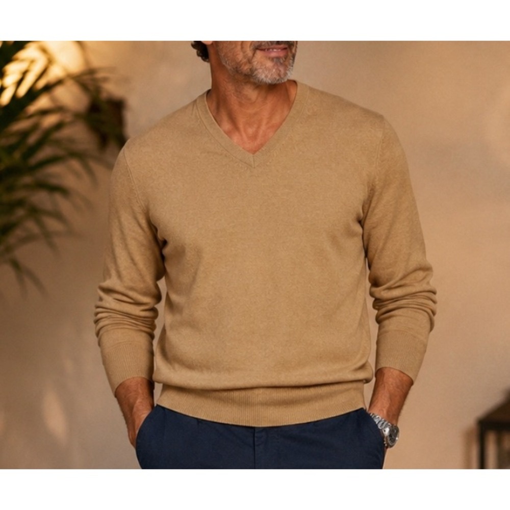 Neiman Marcus Extra Lightweight Wool-Cashmere V-Neck Sweater Men's M Butter EUC